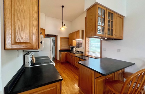 Clayton House | Clayton Savings Bank - One Block To Might Mississippi River!