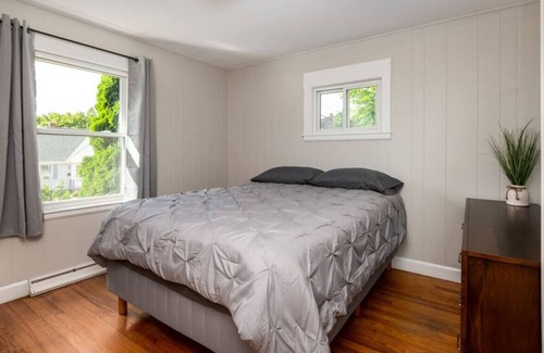 South Portland House | CLEAN 3 BD | 2 MILES TO CITY CENTER & PORTLAND
