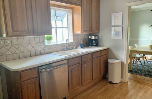 Aksarben - Elmwood Park House | Clean Aksarben Bungalow