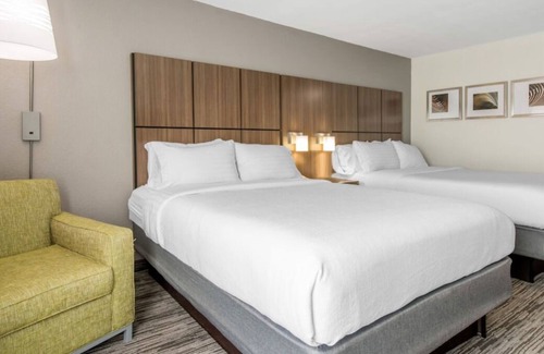Tropic House | Clean and Comfy! 2 Modern Units, Pool