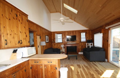 Wainfleet Cottage | Clean and cozy cottage on beautiful lakefront in Morgan’s Point