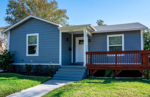 Mahncke Park House | Clean and cozy, near museums and downtown
