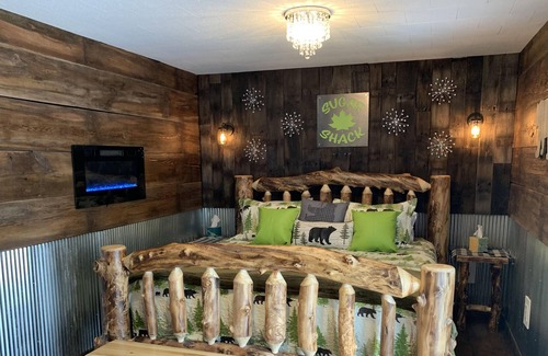 Wetmore Cabin | Clean and Cozy Retreat near Pictured Rocks!
