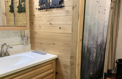 Wetmore Cabin | Clean and Cozy Retreat near Pictured Rocks!