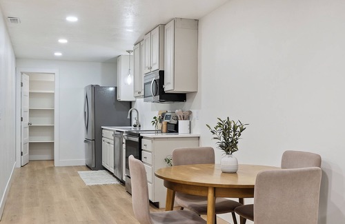 Mountain Green Apartment | Clean and Modern 2-bedroom Apartment in beautiful Mountain Green