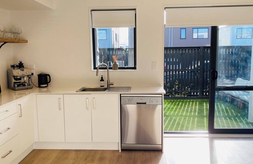 Hobsonville House | Clean and Tidy 2 Bedroom Townhouse With Playroom. Perfect for Families