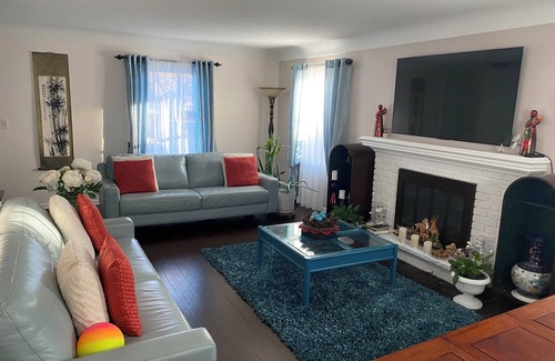 Columbia Heights House | clean and tidy room in Columbia, Heights 50th, let you have a good sleep
