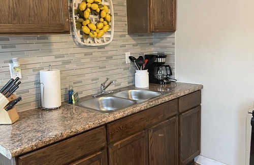 Lake Station Apartment | Clean apartment close to 80/94, I65 Indiana Dunes