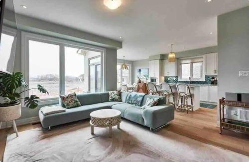 Whitby House | Clean & bright + Close 2 spa/parks & GREAT for kids