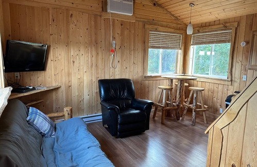 Raymond Cabin | Clean, comfortable cabin. Sleeps 4