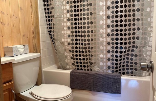 Raymond Cabin | Clean, comfortable cabin. Sleeps 4