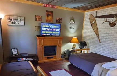 Wellston Cabin | Clean, comfortable cabin within walking distance to Tippy Dam!