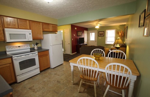 Monticello Condo | Clean, comfortable, updated 2 bedroom 1 bath condo overlooking pool.