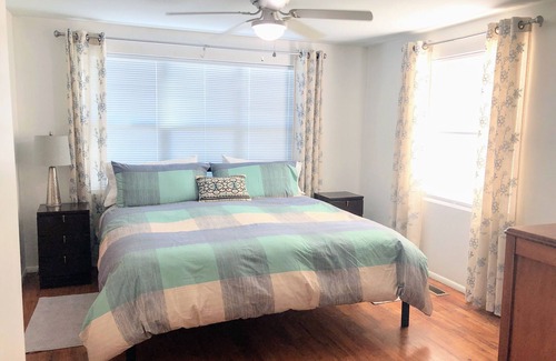Crestline Other | Clean, comfy and cute farmhouse between Joplin and Neosho, easy access to I-49.