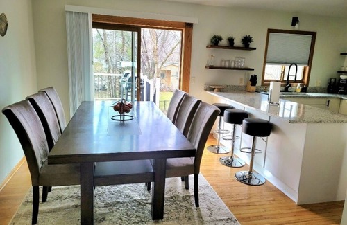 Eagan House | Clean, Comfy, digs close to all the attractions