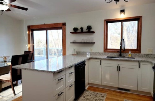 Eagan House | Clean, Comfy, digs close to all the attractions