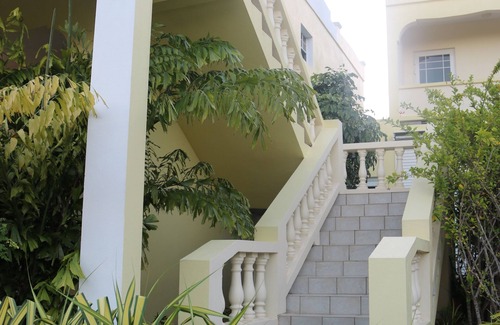 George Hill Apartment | Clean & comfy spacious-1 Bdrm condo w/free fast WIFI & 5 mins to beach