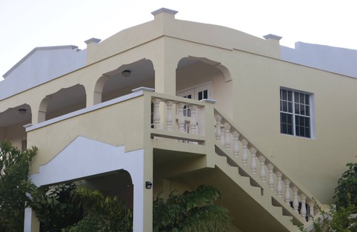George Hill Apartment | Clean & comfy spacious-1 Bdrm condo w/free fast WIFI & 5 mins to beach