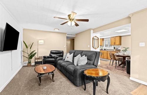 Highland Park House | Clean & Cozy 3BR Home| Friendly City of Hazel Park