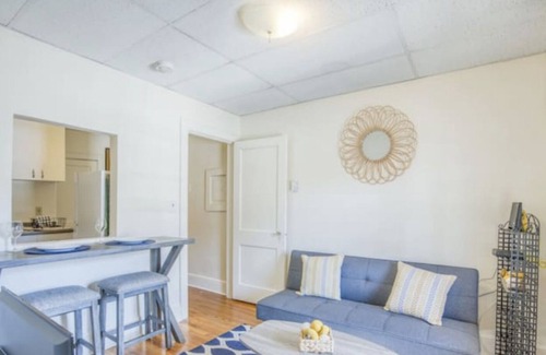 Beacon Apartment | Clean Cozy Getaway | On Main Street | Free Parking