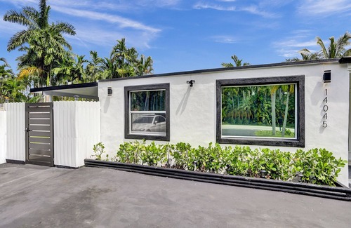 Golden Glades Apartment | Clean & Cozy Miami 2BR APT