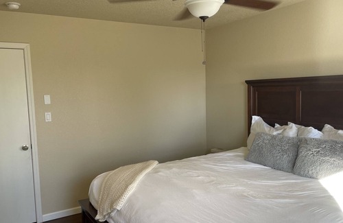 Westside House | Clean, Cute Townhouse - near interstate - quick commute