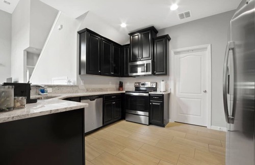 Seffner Community Alliance House | Clean, Elevated Townhome with 3 Bedrooms
