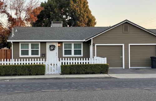 Oakdale House | Clean freaks! Cute, Modern, Clean, Updated Duplex!