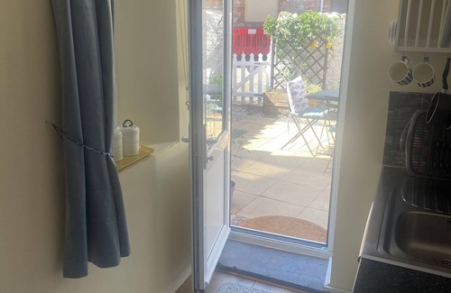 Babbacombe Apartment | Clean holiday studio apartment in the heart of Babbacombe