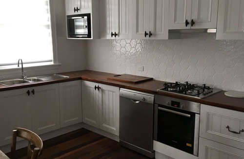 Goulburn House | Clean home suitable for 2 families. Quite street with large yard.