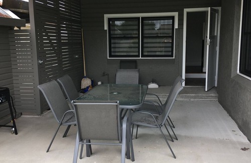 Goulburn House | Clean home suitable for 2 families. Quite street with large yard.