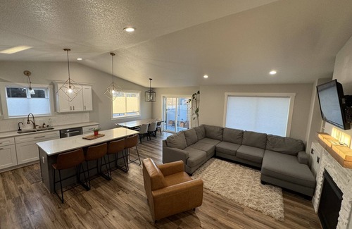 Gillette House | Clean House w/ Firepit + Car Rental/airport shuttle available upon request
