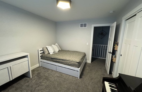 Gillette House | Clean House w/ Firepit + Car Rental/airport shuttle available upon request