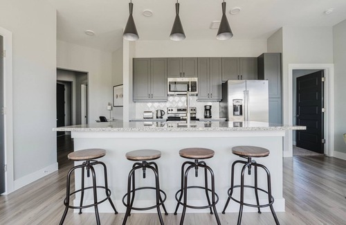 McNeil Apartment | Clean Lost Plains 2BR w/Pool, Pet Area & W/D