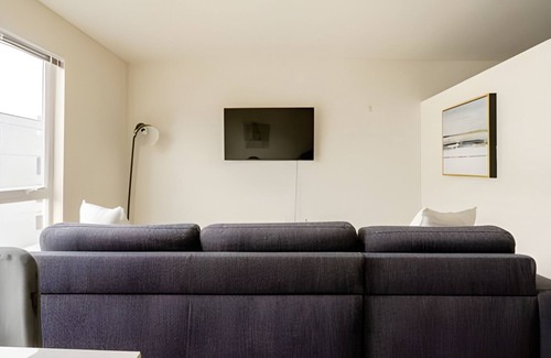 Downtown Apartment | Clean+Modern 1BR in Redmond 4 | FastWifi | Gym