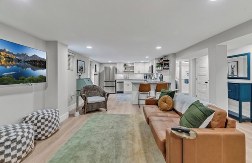 Stadium District House | Clean, modern basement suite in Tacoma