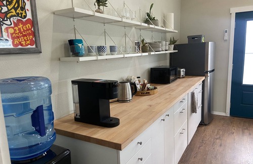 Hyde Park House | Clean, modern guesthouse located in a central Austin.