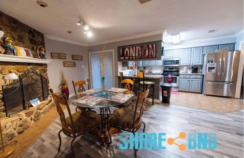 Little Rock House | Clean, Pet Friendly, Travel Nurse, Remote Work Home w/Garage - Tesla Charger
