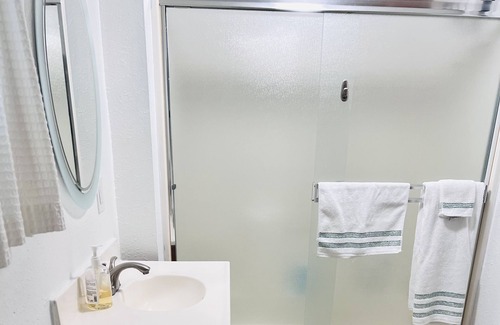 Oroville East Apartment | Clean, Quiet and Peaceful Guesthouse