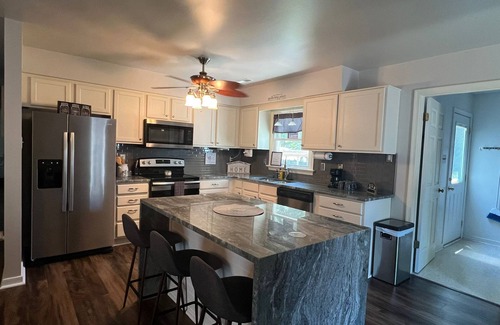 Ashland House | Clean, Quiet, & Cozy Ashland Home