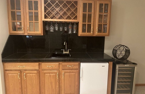 Mankato House | Clean, quiet, safe. 2-bd 1-bath, LR, WiFi, AC, wetbar, private entrance, parking