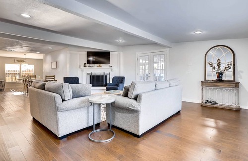 Shearer Hills - Ridgeview House | Clean Relaxing Retreat: Solar Heated Pool. Gameroom! Access to SA Attractions