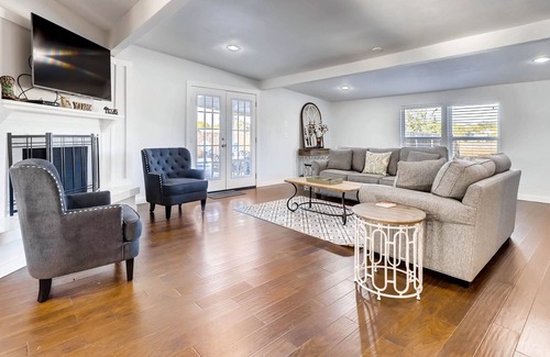 Shearer Hills - Ridgeview House | Clean Relaxing Retreat: Solar Heated Pool. Gameroom! Access to SA Attractions