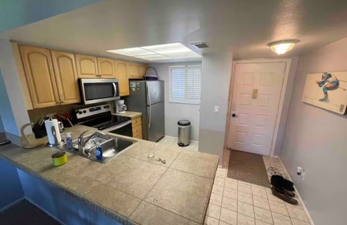 Biggar Condo | Clean safe condo centrally located to hospitals, beach, downtown, and airport