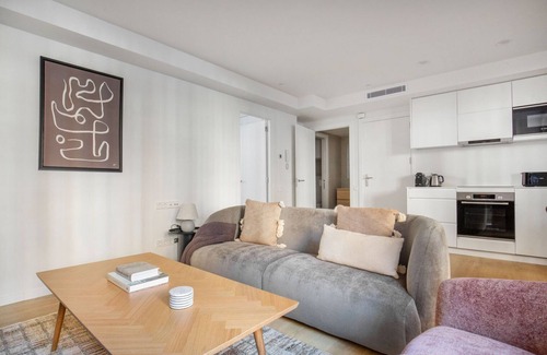 Sarria Apartment | Clean Sarrià 2BR w/Doorman, Recently Renovated, by Blueground