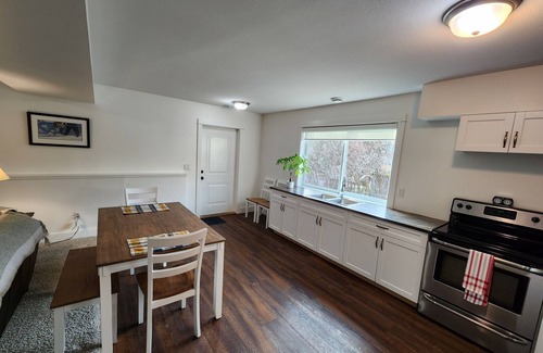 Vernon House | Clean, Serene, Private!