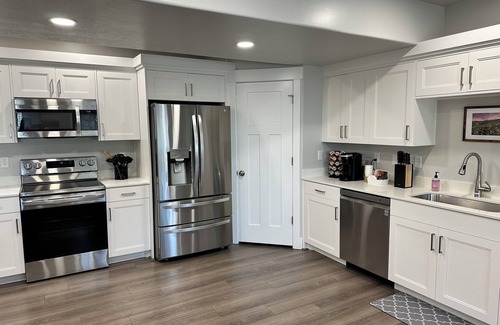 North Ogden Apartment | Clean & Spacious 2-bedroom BASEMENT APT. AC, WiFi, full kitchen in North Ogden