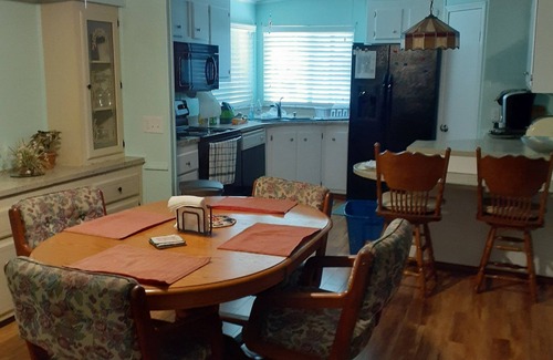 Largo House | Clean spacious 2BR mobile home in great senior community in Largo Florida