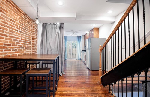 Downtown Baltimore House | Clean & Stylish Townhouse Available in June! Perfect for Family and Friends!