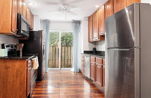 Downtown Baltimore House | Clean & Stylish Townhouse Available in June! Perfect for Family and Friends!